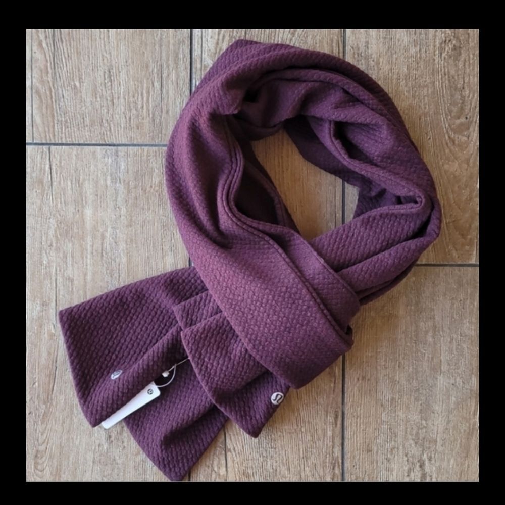 NWT LULULEMON AT EASE SCARF